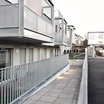 Yellow Flower Apartment With Pool - 5 Min To Lake
